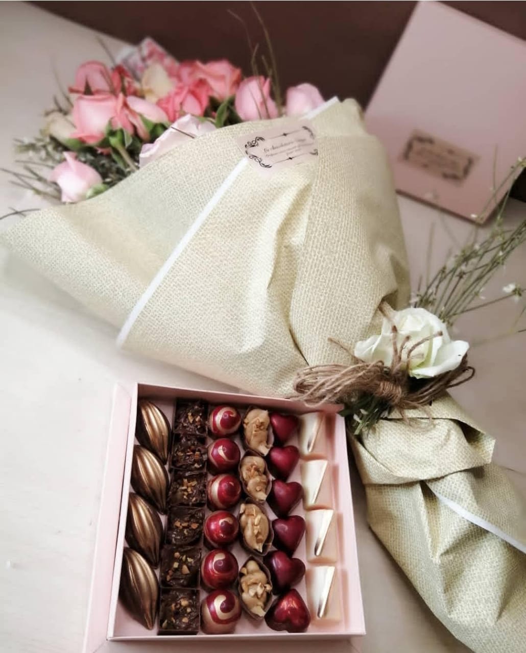 Bouquet of roses with chocolate