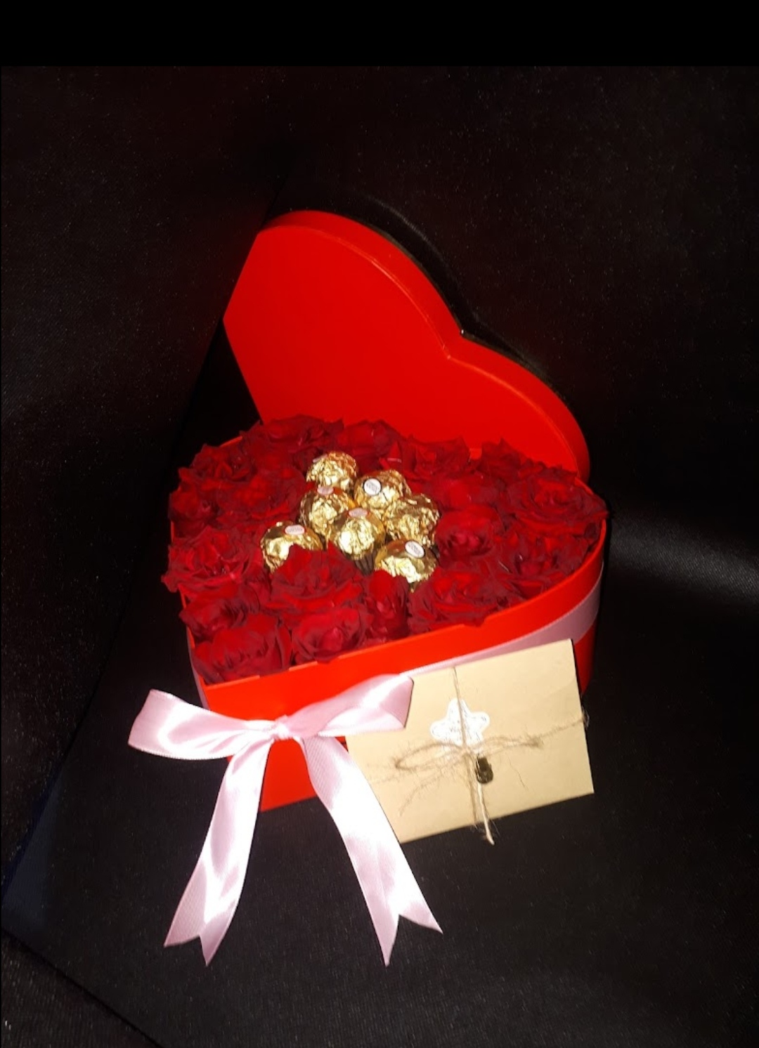 A New Year's gift is a box filled with red roses and chocolate