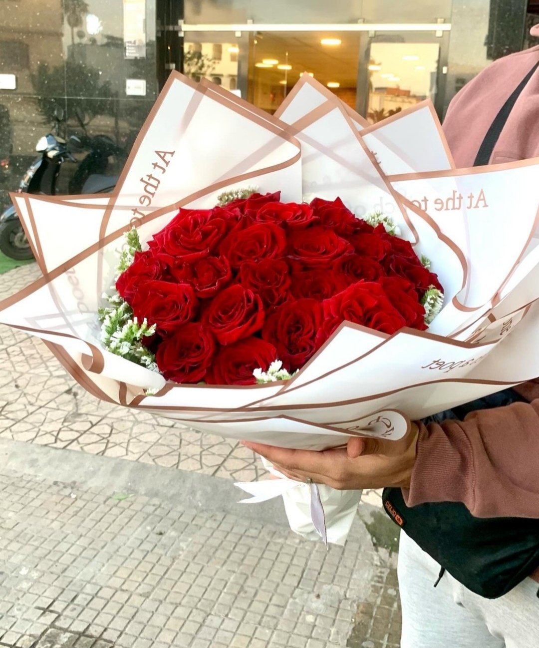 A bouquet of roses for dating