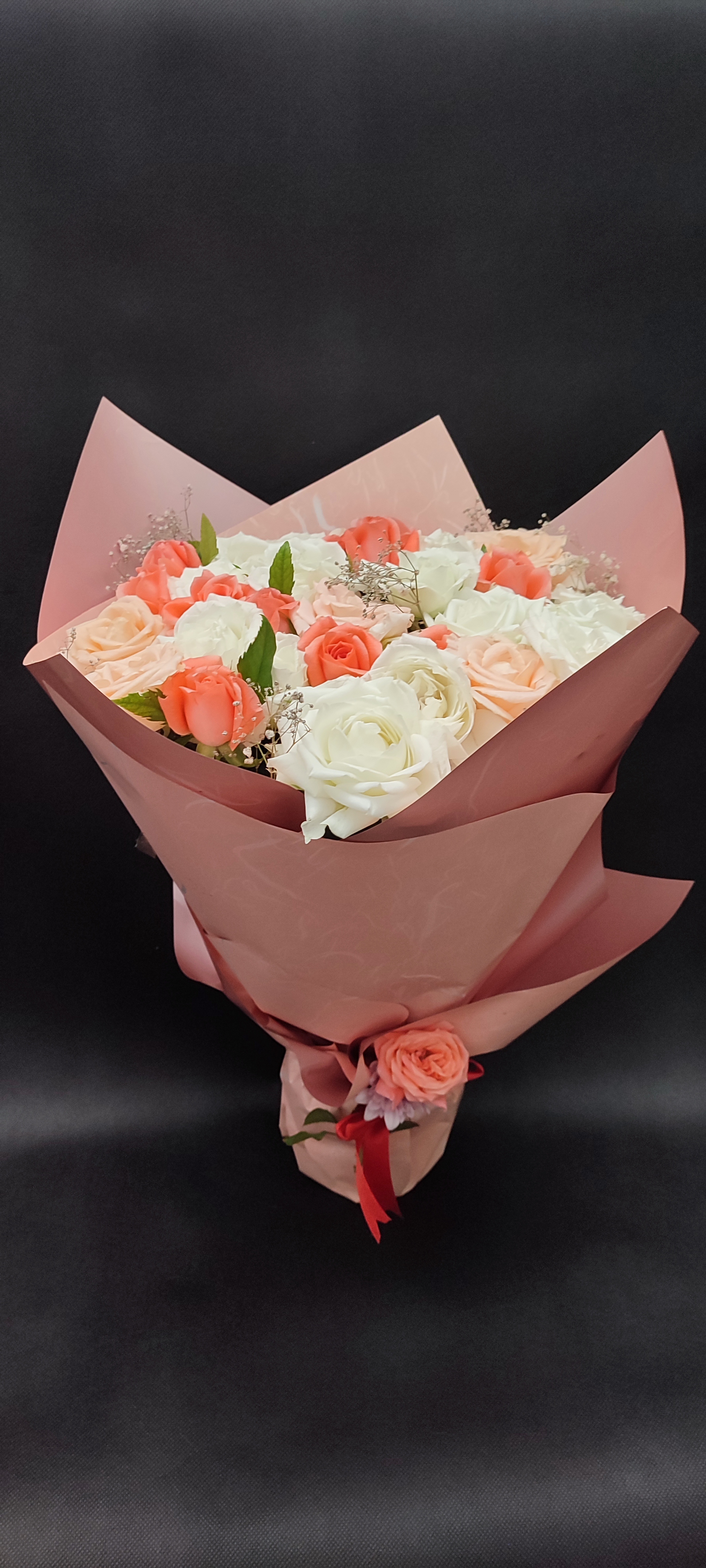 Bouquet of roses for acquaintance