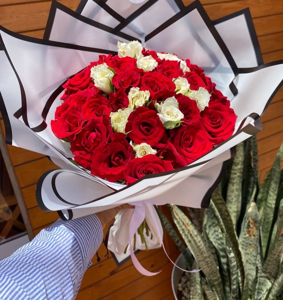 colorful bouquet of roses